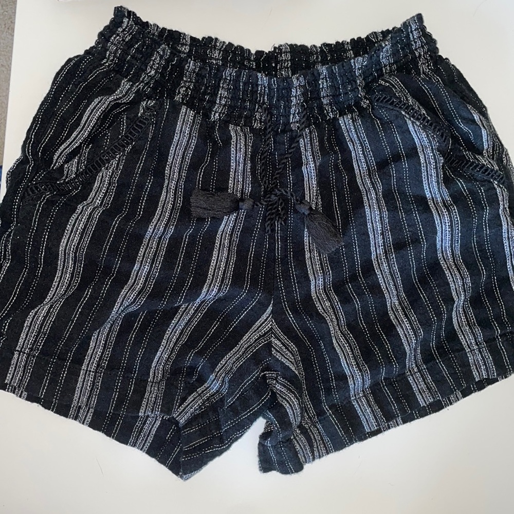 Linen shorts with pockets